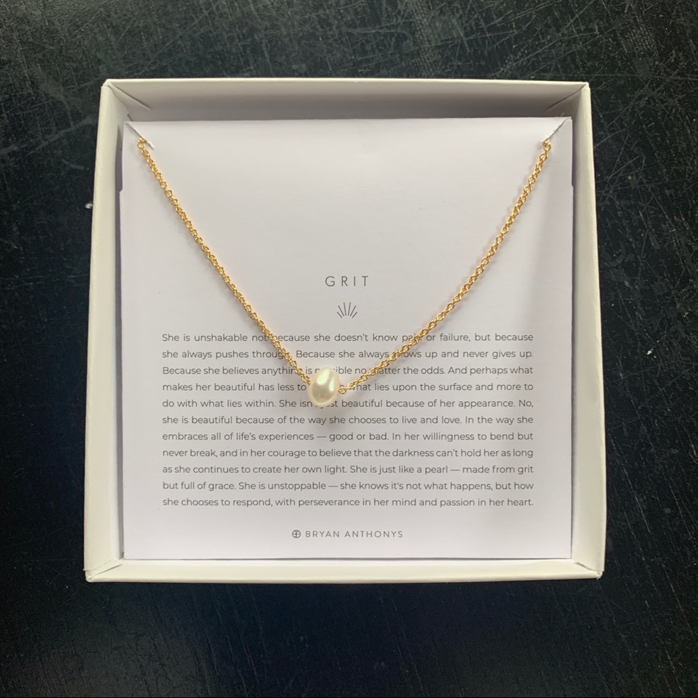 Little pearl necklace.